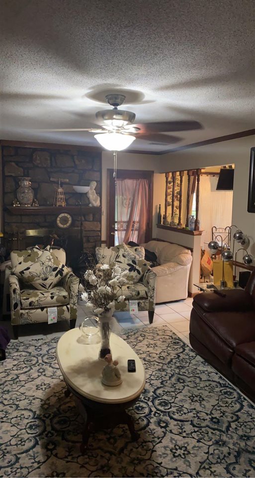 3894 Ross Road Memphis, TN 38115 - Photo 5 of 11 a living room with furniture and a large window