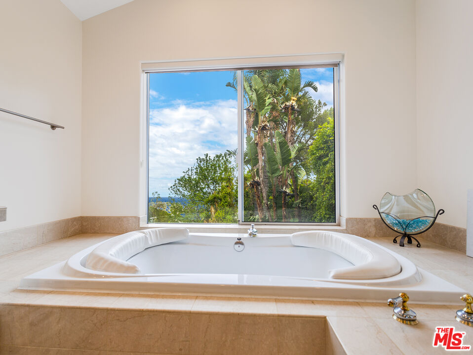 4324 Hillview Drive Malibu, CA 90265 - Photo 18 of 24 a view of a bathtub in a bathroom