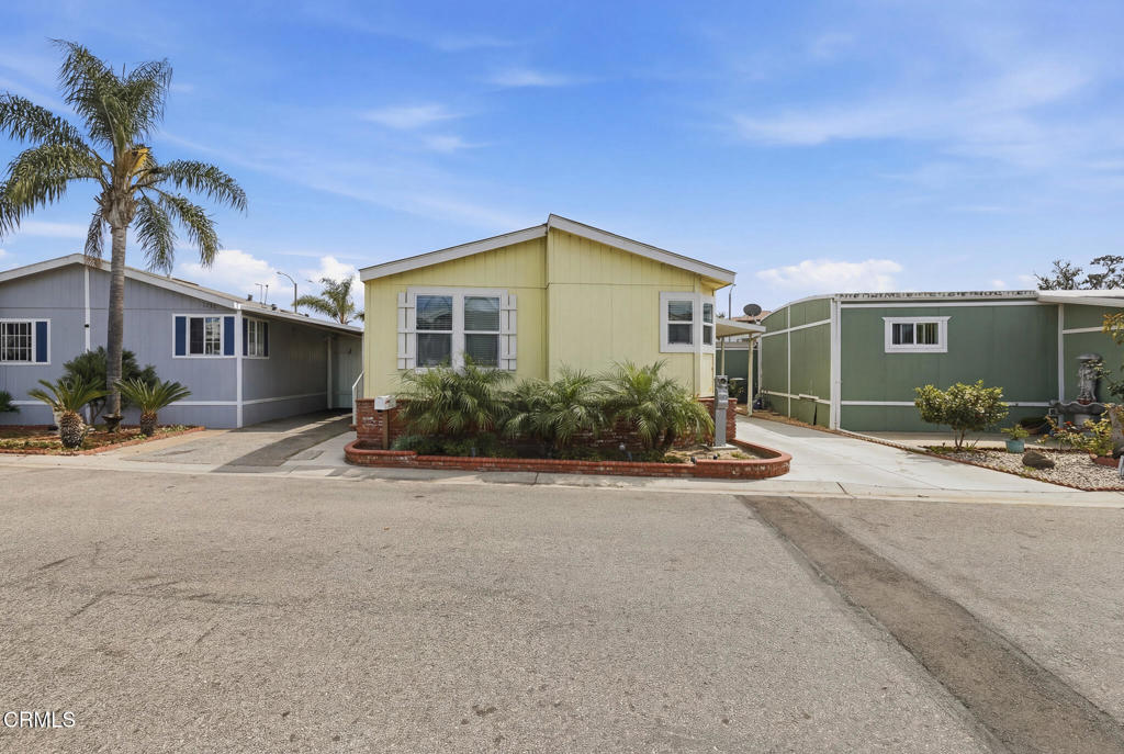 1657 Lime Avenue, Unit 87 Oxnard, CA 93033 - Photo 2 of 37 a front view of house with yard and green space