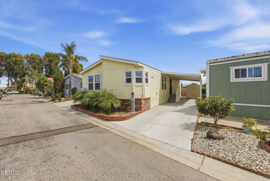1657 Lime Avenue, Unit 87 Oxnard, CA 93033 - Photo 4 of 37 a front view of a house with porch