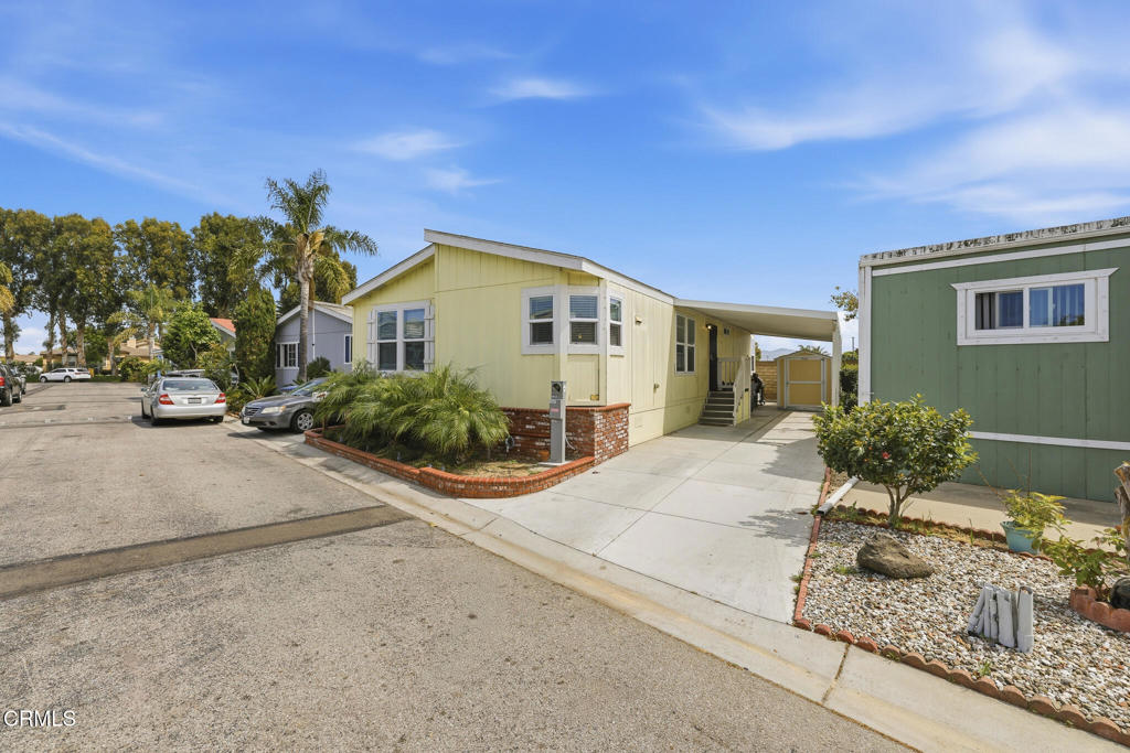 1657 Lime Avenue, Unit 87 Oxnard, CA 93033 - Photo 5 of 37 a view of a house with a patio