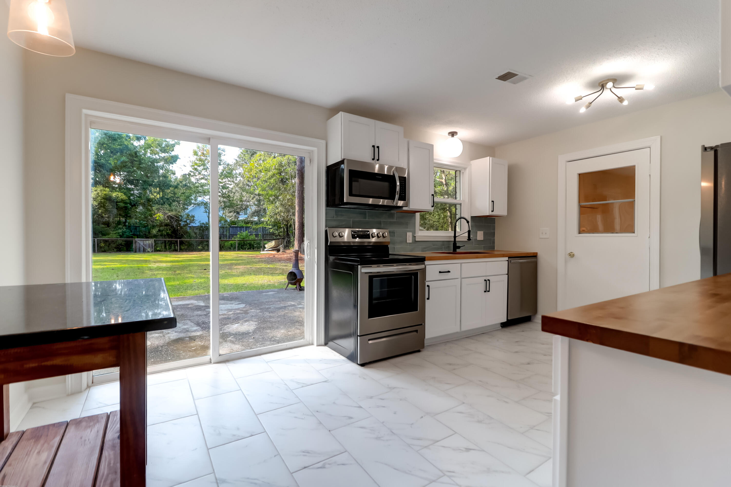 3302 Berryhill Road Johns Island, SC 29455 - Photo 7 of 25 Eat-in Kitchen