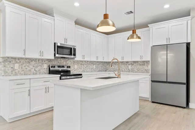 $2,095 | 404 Forest Hill Boulevard, Unit A, Houston, TX 77011