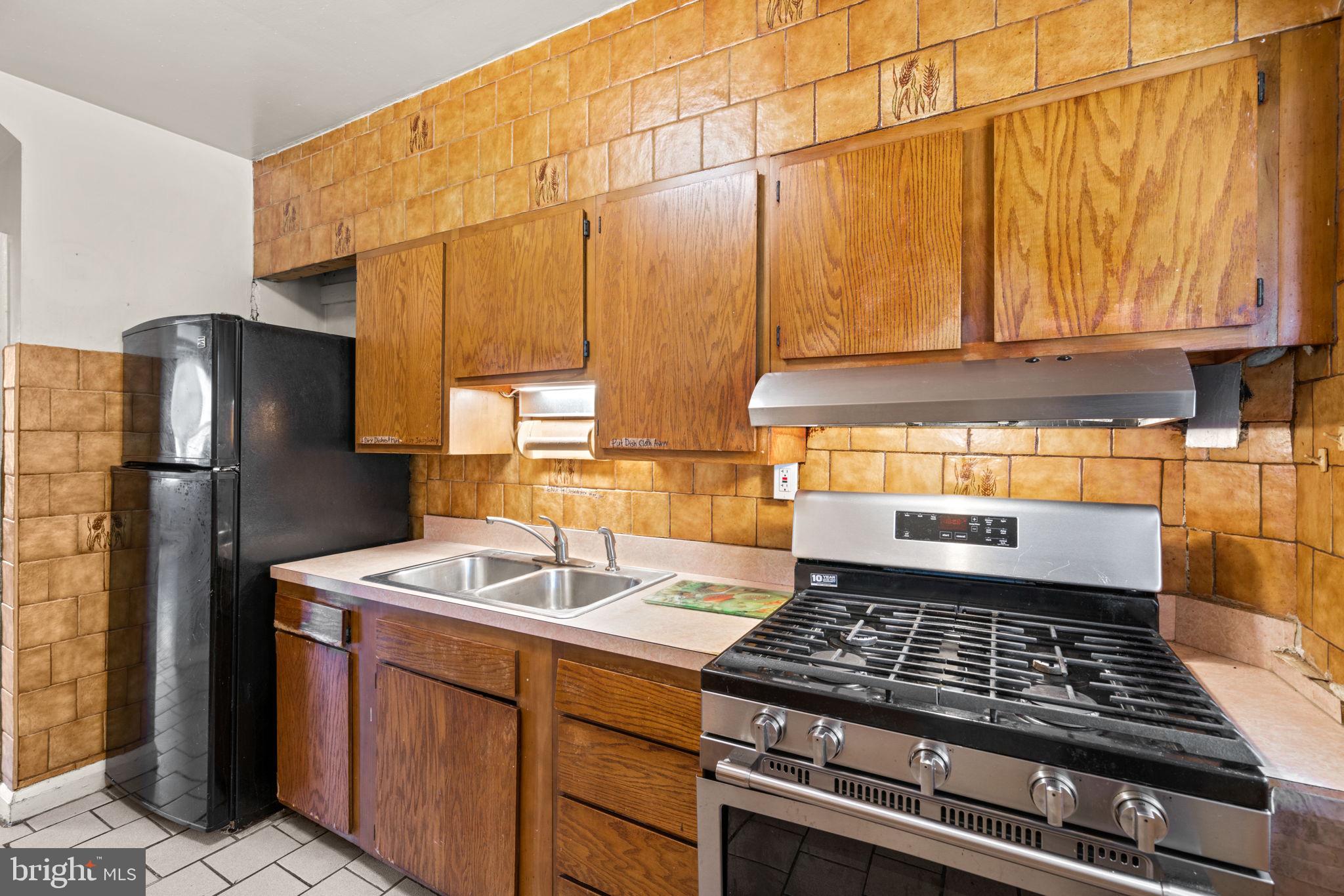 1601 Kingsway Road Baltimore, MD 21218 - Photo 13 of 31 Kitchen