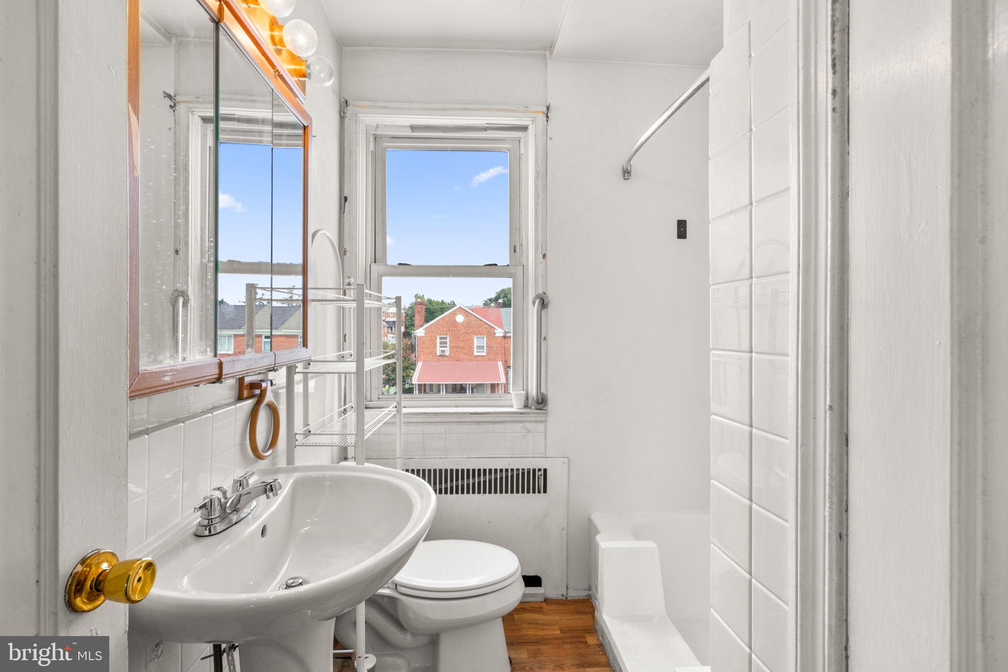 1601 Kingsway Road Baltimore, MD 21218 - Photo 20 of 31 Bathroom