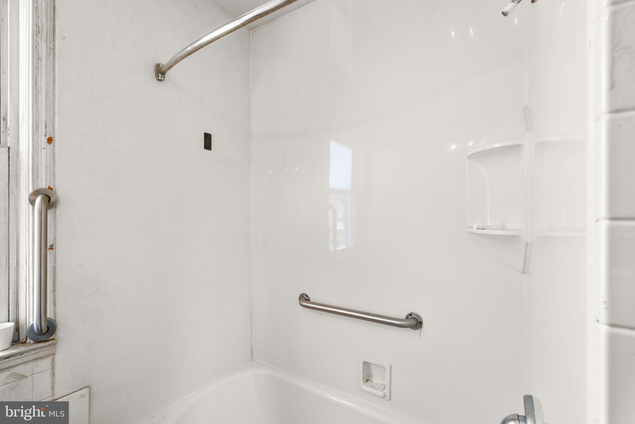 1601 Kingsway Road Baltimore, MD 21218 - Photo 21 of 31 Bathroom