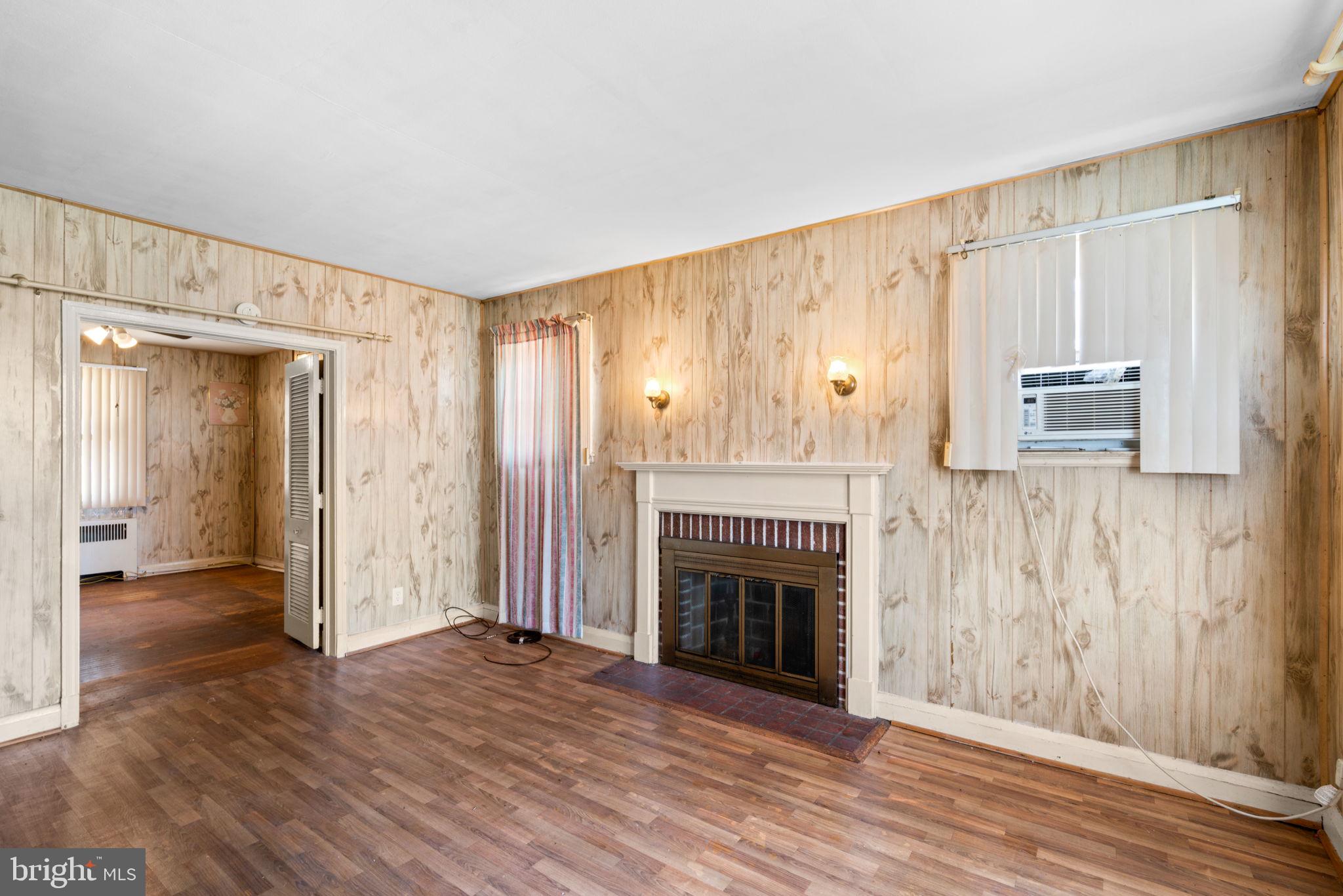 1601 Kingsway Road Baltimore, MD 21218 - Photo 3 of 31 Living Room