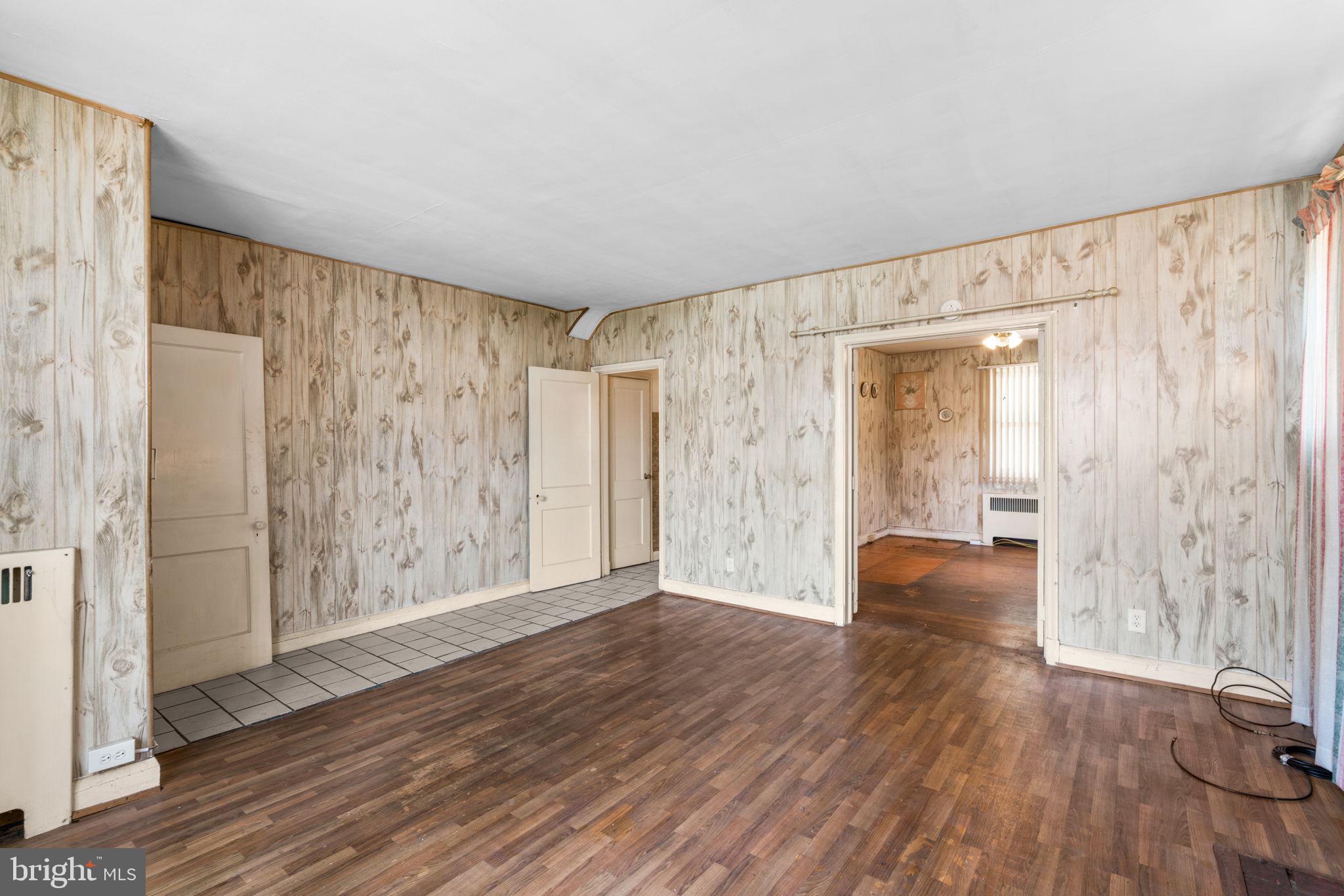 1601 Kingsway Road Baltimore, MD 21218 - Photo 5 of 31 Living Room