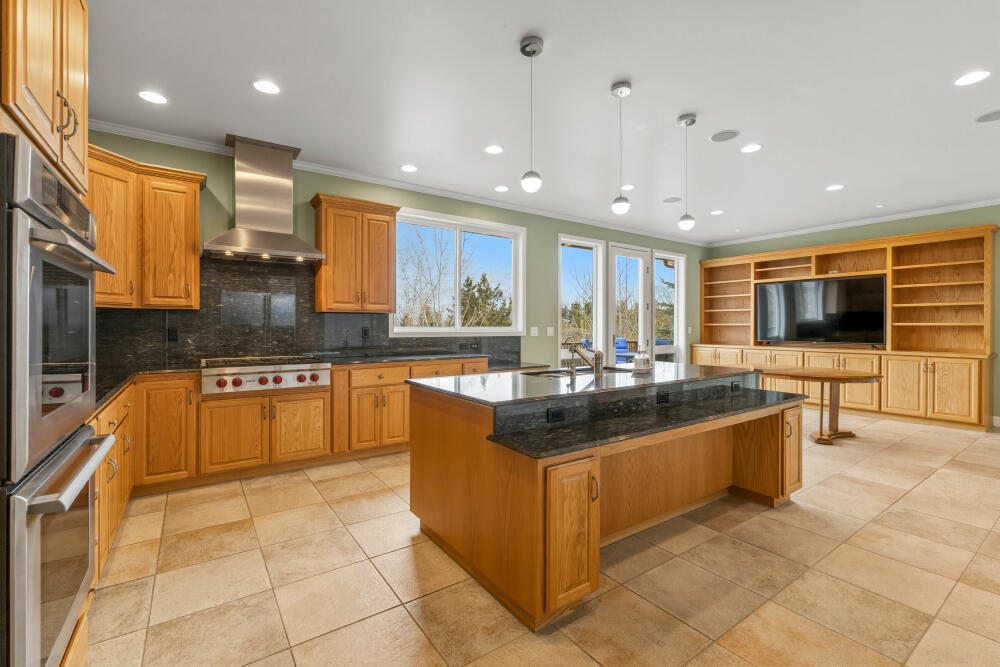 6586 Cooper's Hawk Road Klamath Falls, OR 97601 - Photo 13 of 68 a large kitchen with stainless steel appliances