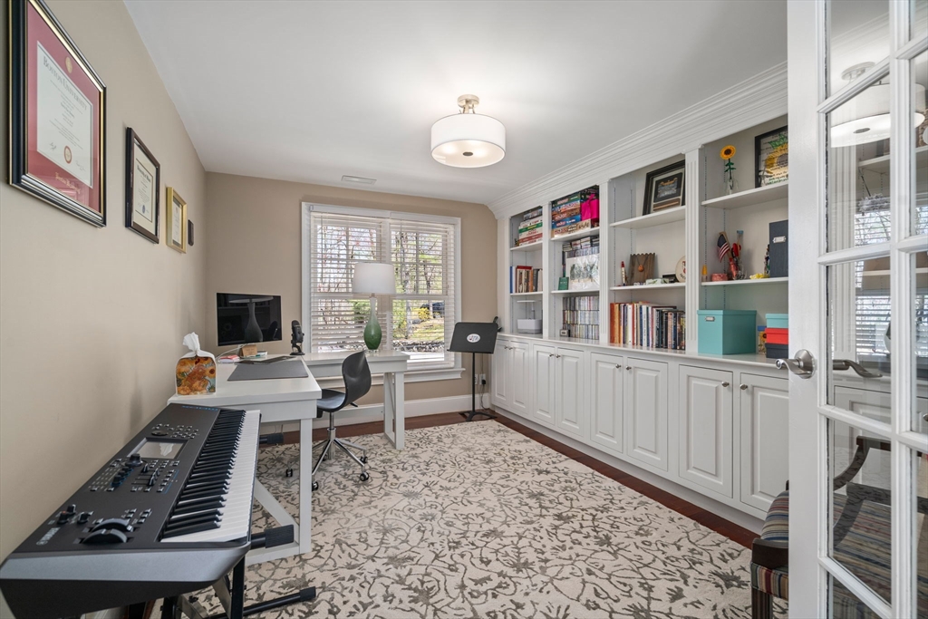47 Brewster Road Sudbury, MA 01776 - Photo 17 of 41 a workspace with furniture