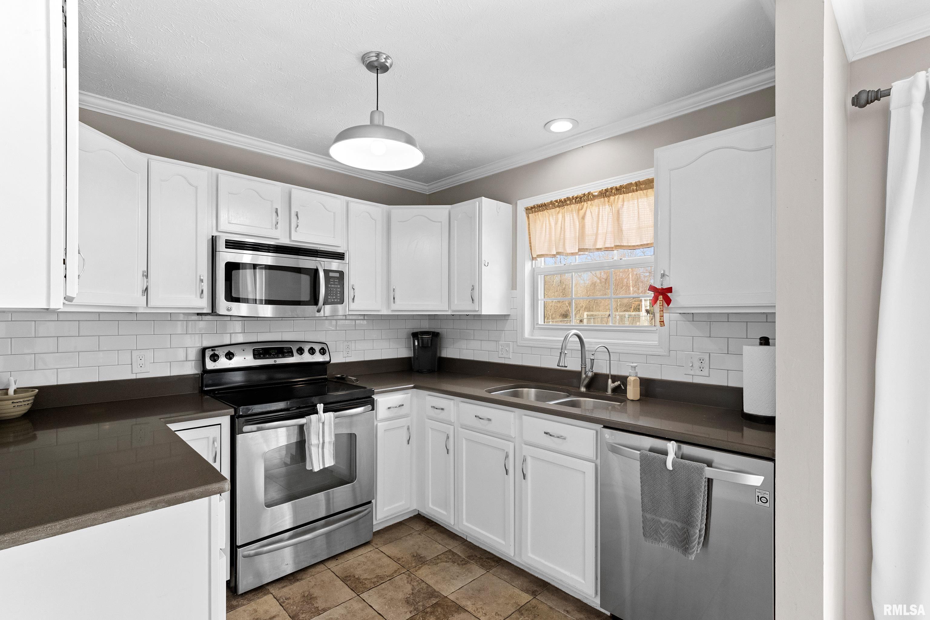5 Exeter Road Mackinaw, IL 61755 - Photo 11 of 44