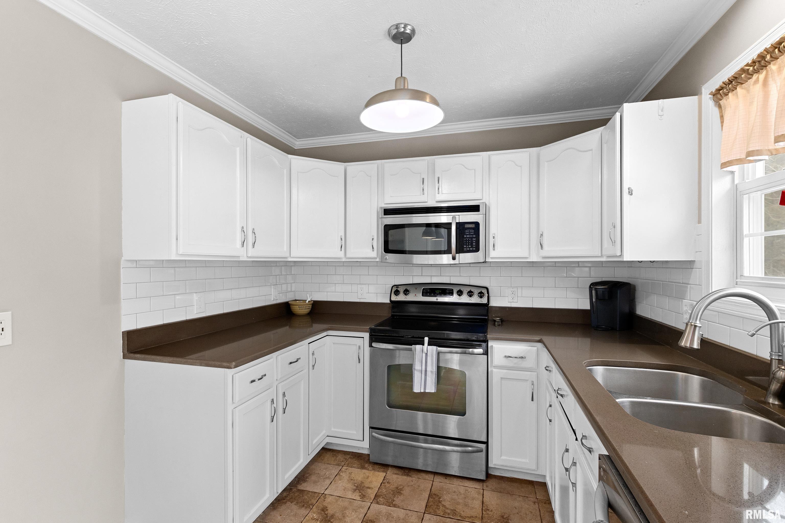 5 Exeter Road Mackinaw, IL 61755 - Photo 12 of 44