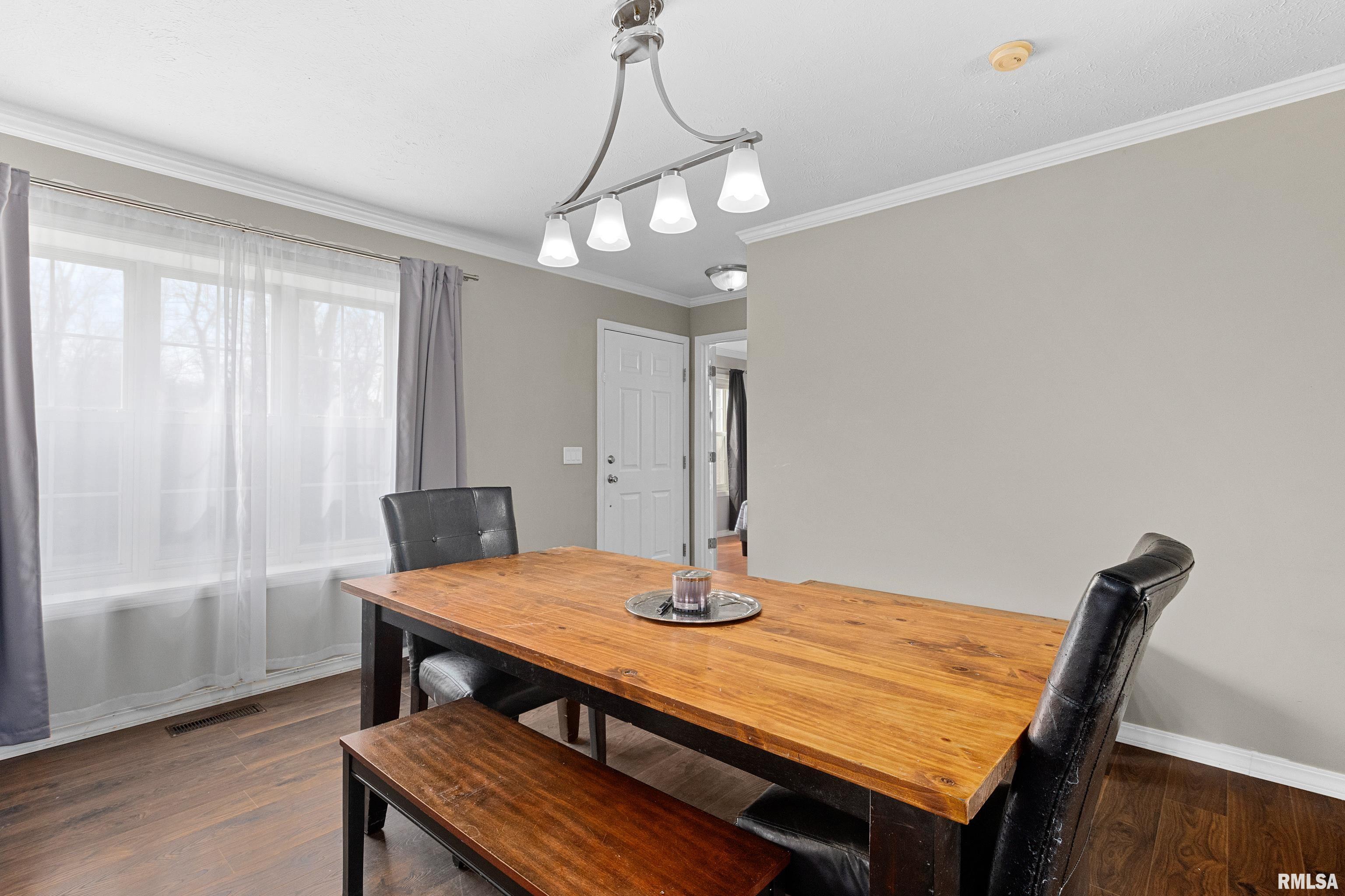 5 Exeter Road Mackinaw, IL 61755 - Photo 4 of 44