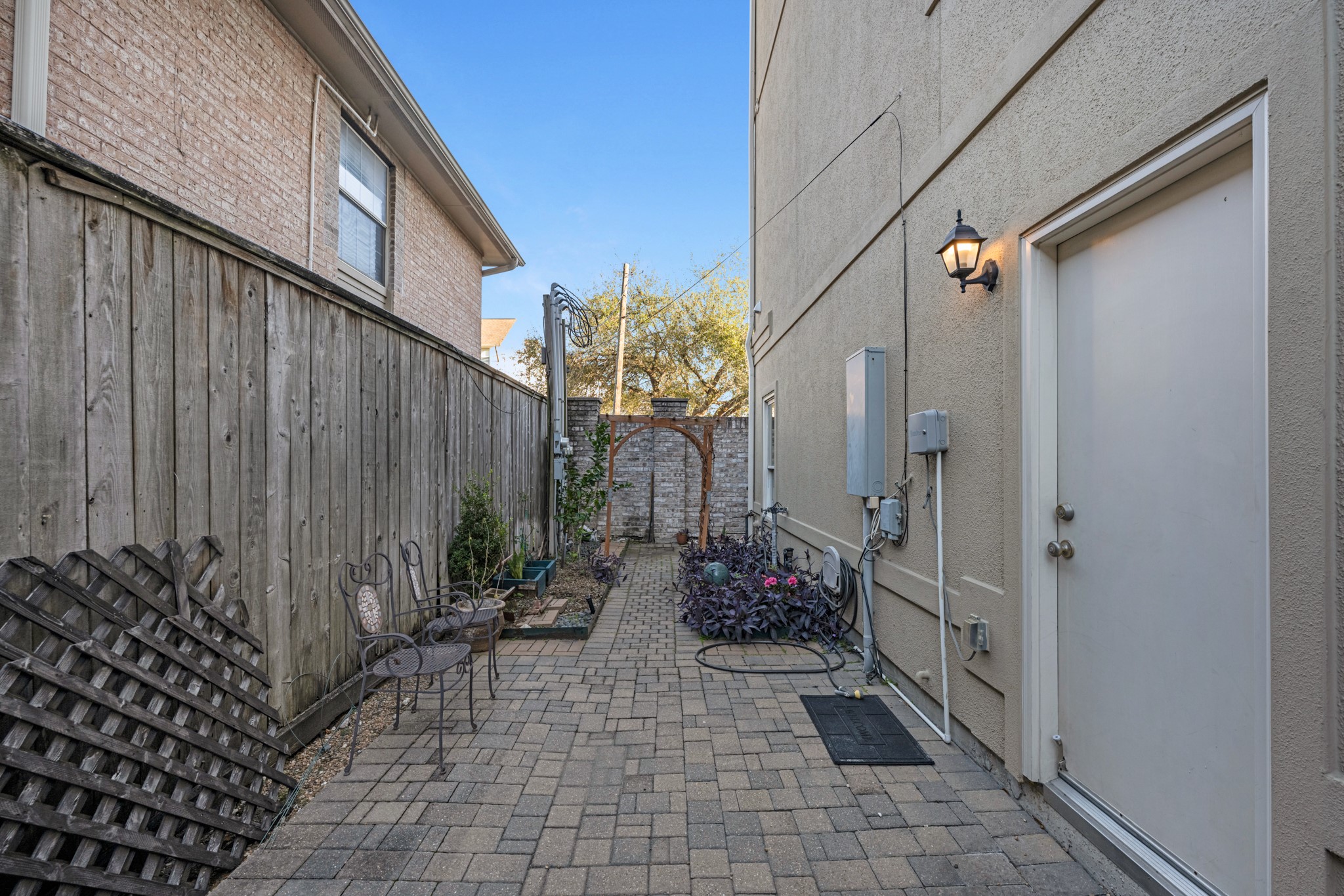 5106 Crawford Street Houston, TX 77004 - Photo 33 of 37 a couple of potted plants in front of door
