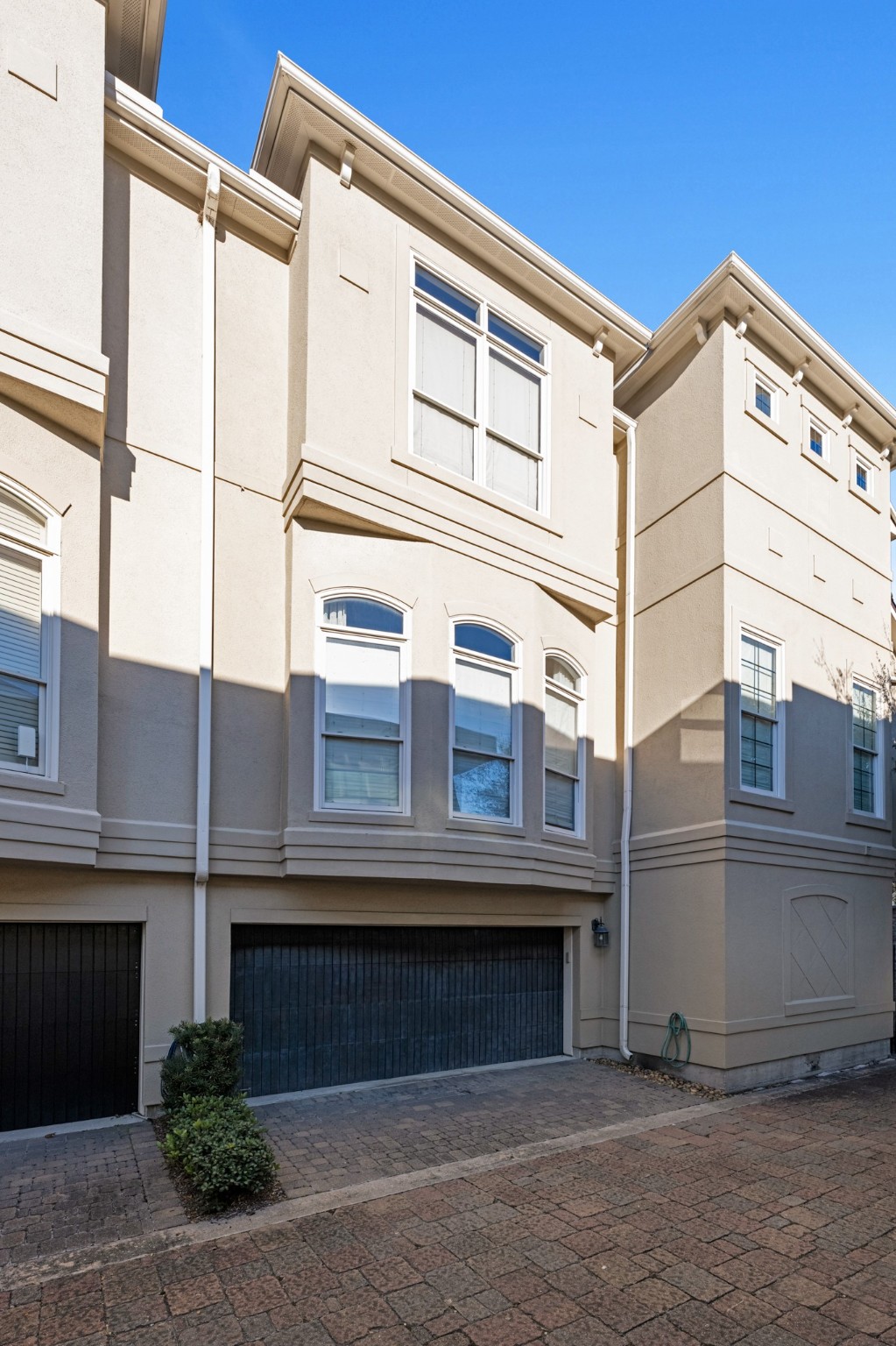 5106 Crawford Street Houston, TX 77004 - Photo 34 of 37 a view of a building with a window