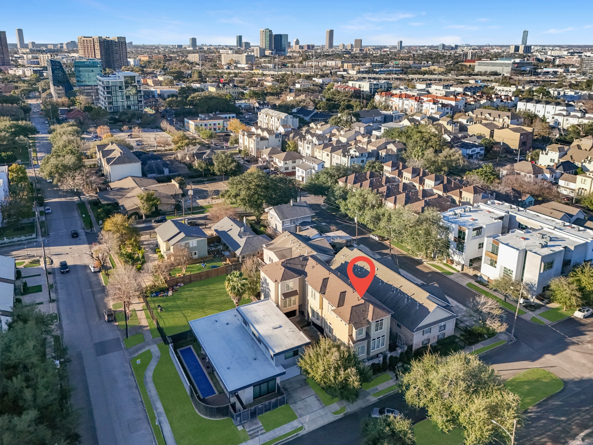 5106 Crawford Street Houston, TX 77004 - Photo 35 of 37 an aerial view of multiple houses with yard