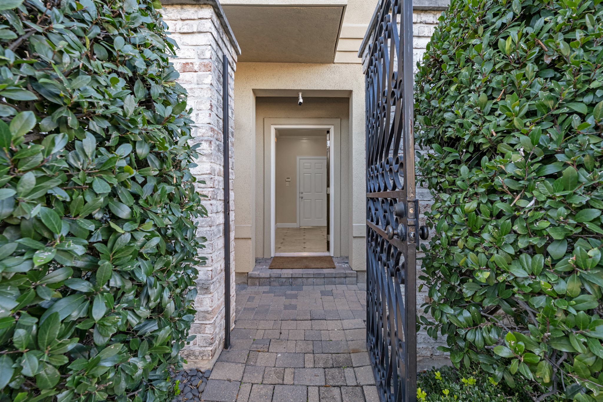 5106 Crawford Street Houston, TX 77004 - Photo 5 of 37 front view of a house with a small yard