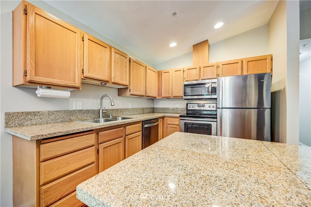 1001 West Casino Road, Unit C201 Everett, WA 98204 - Photo 6 of 19