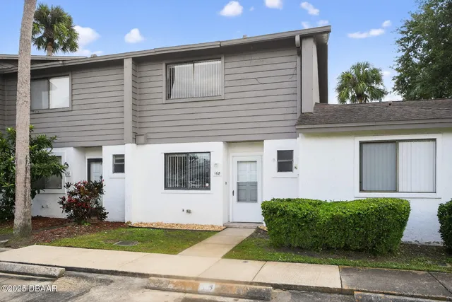 $1,600 | 168 West Sandalwood Court, Daytona Beach, FL 32119