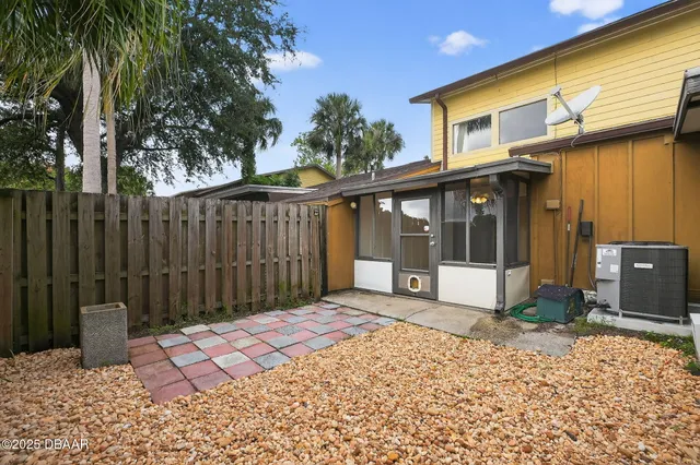 $1,600 | 168 West Sandalwood Court, Daytona Beach, FL 32119