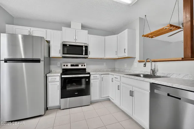 $1,600 | 168 West Sandalwood Court, Daytona Beach, FL 32119