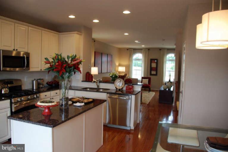 2505 Ralph Ellison Way Northeast Washington, DC 20018 - Photo 2 of 17 Kitchen