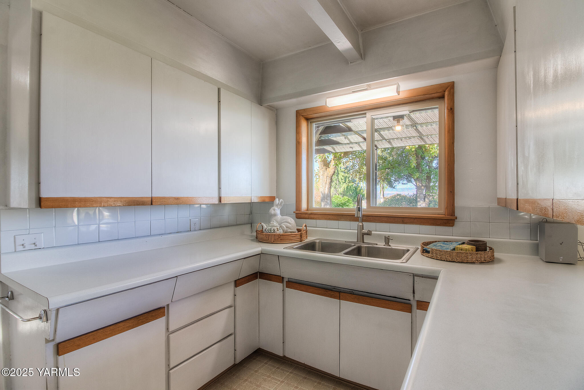4102 Naches Heights Road Yakima, WA 98908 - Photo 16 of 41 Kitchen