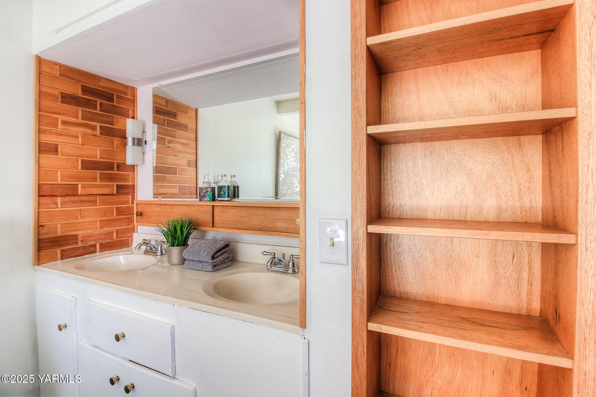 4102 Naches Heights Road Yakima, WA 98908 - Photo 23 of 41 Primary Bath