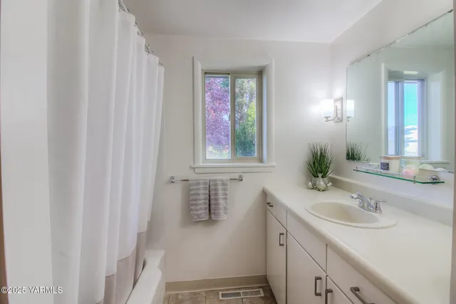 $468,750 | 4102 Naches Heights Road, Yakima, WA 98908