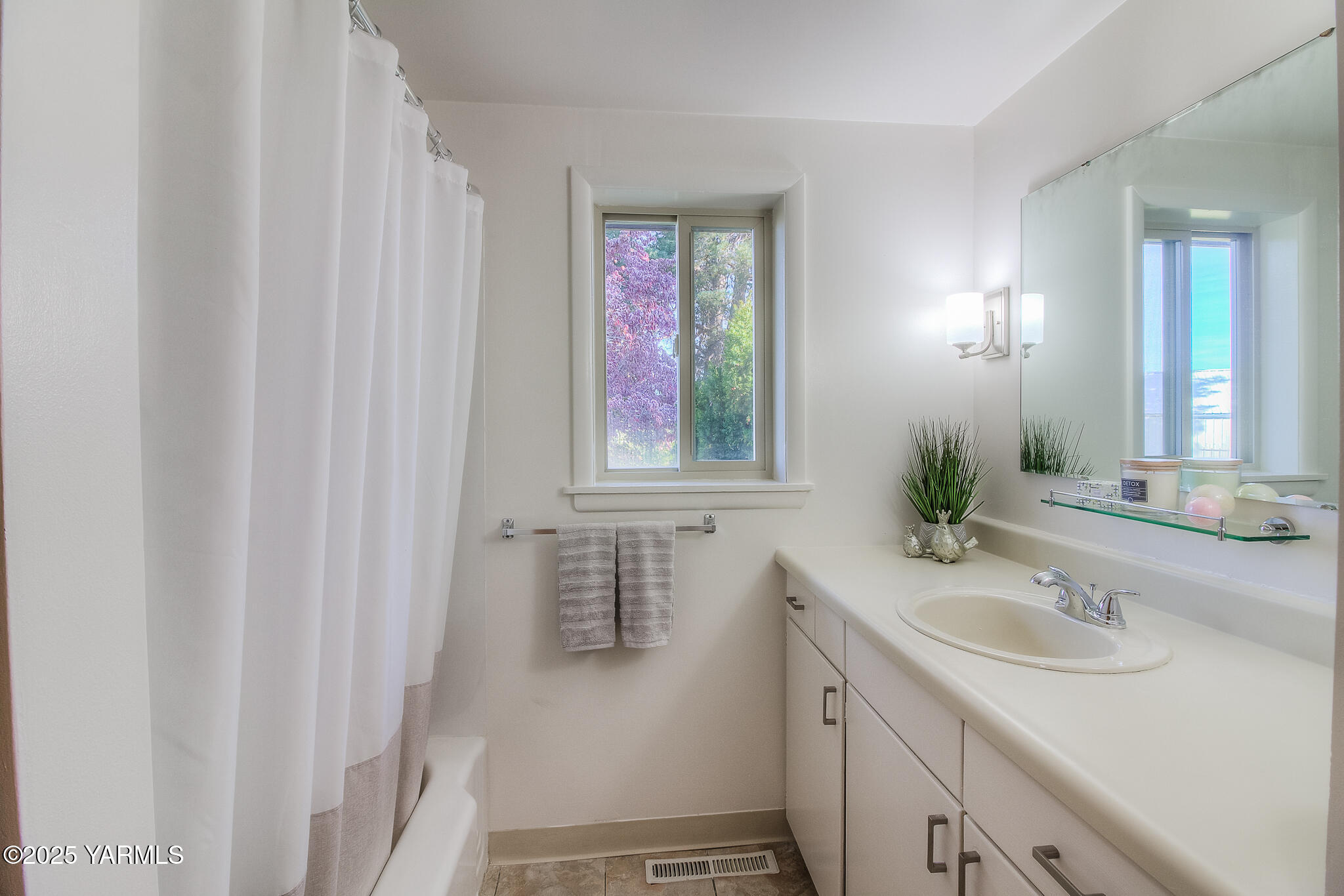 4102 Naches Heights Road Yakima, WA 98908 - Photo 29 of 41 Main Bath