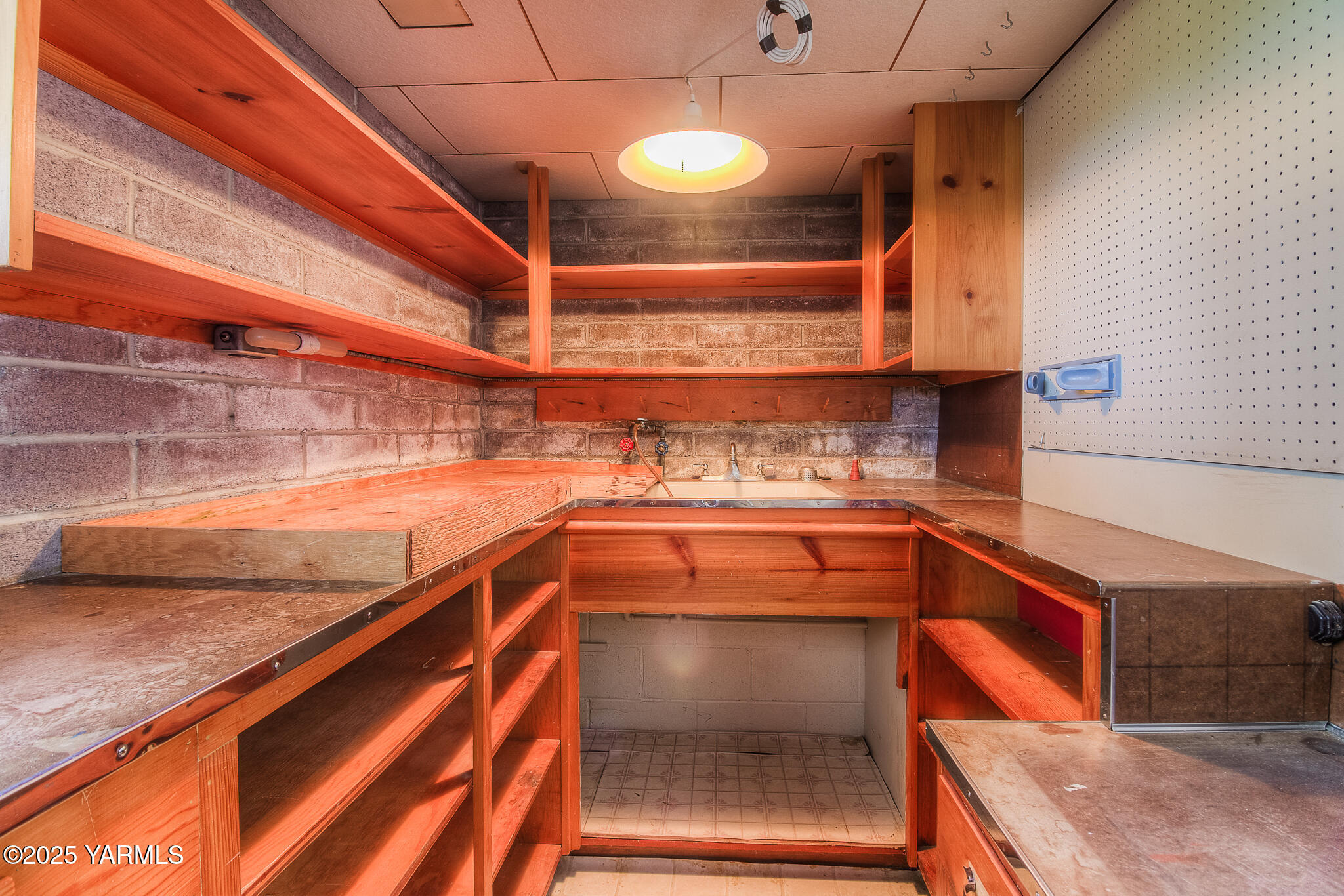 4102 Naches Heights Road Yakima, WA 98908 - Photo 30 of 41 Lower Level Hobby Room