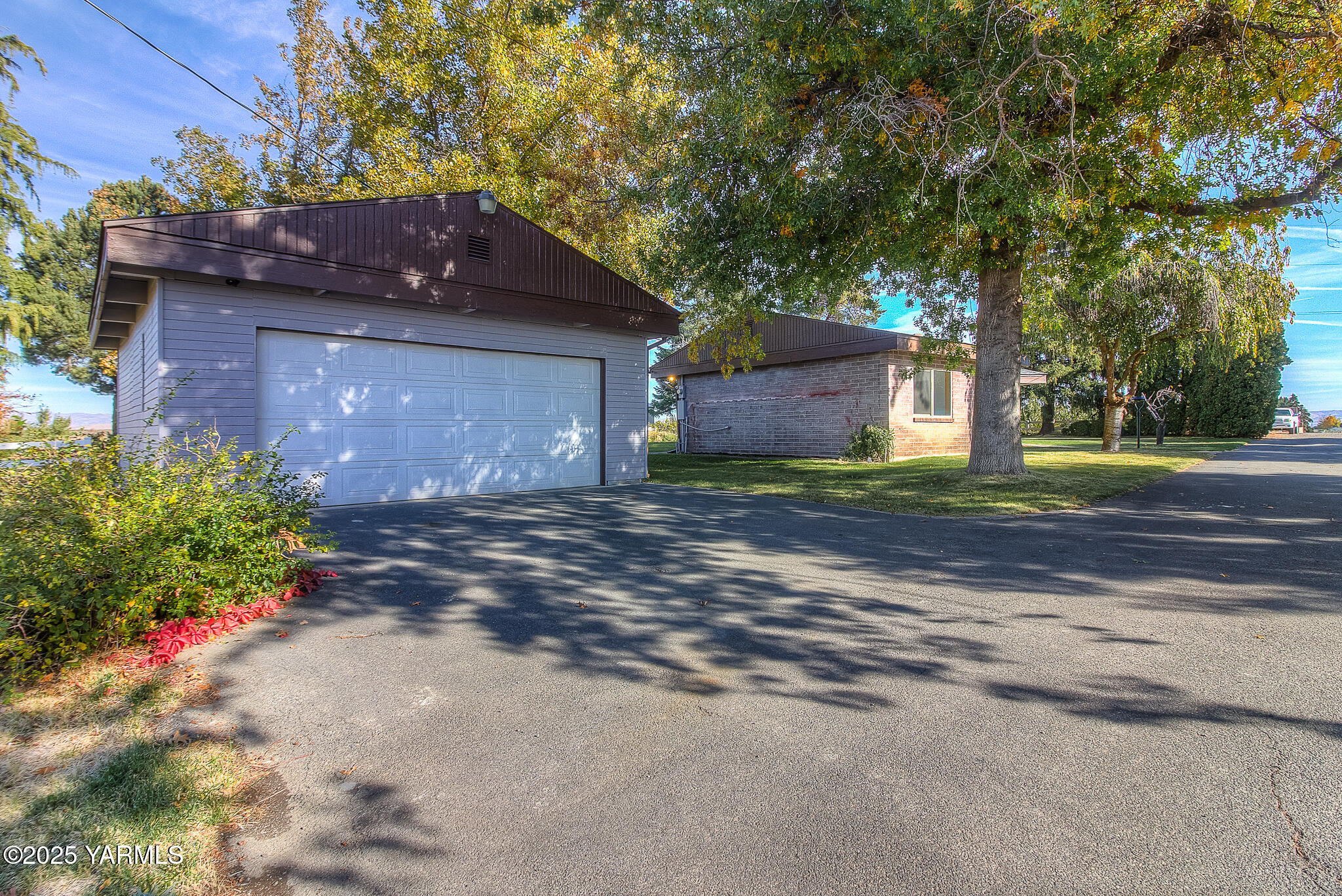 4102 Naches Heights Road Yakima, WA 98908 - Photo 3 of 41 Garage