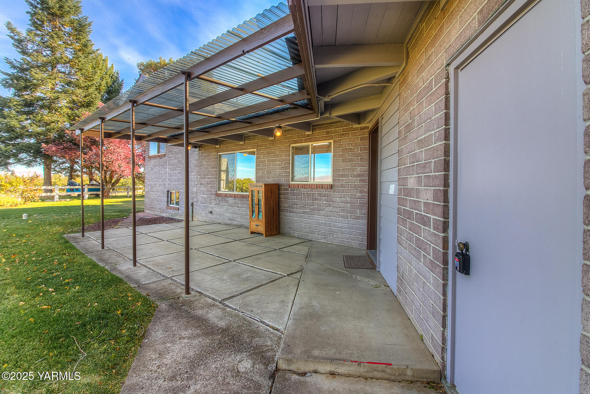 4102 Naches Heights Road Yakima, WA 98908 - Photo 5 of 41 Back Patio