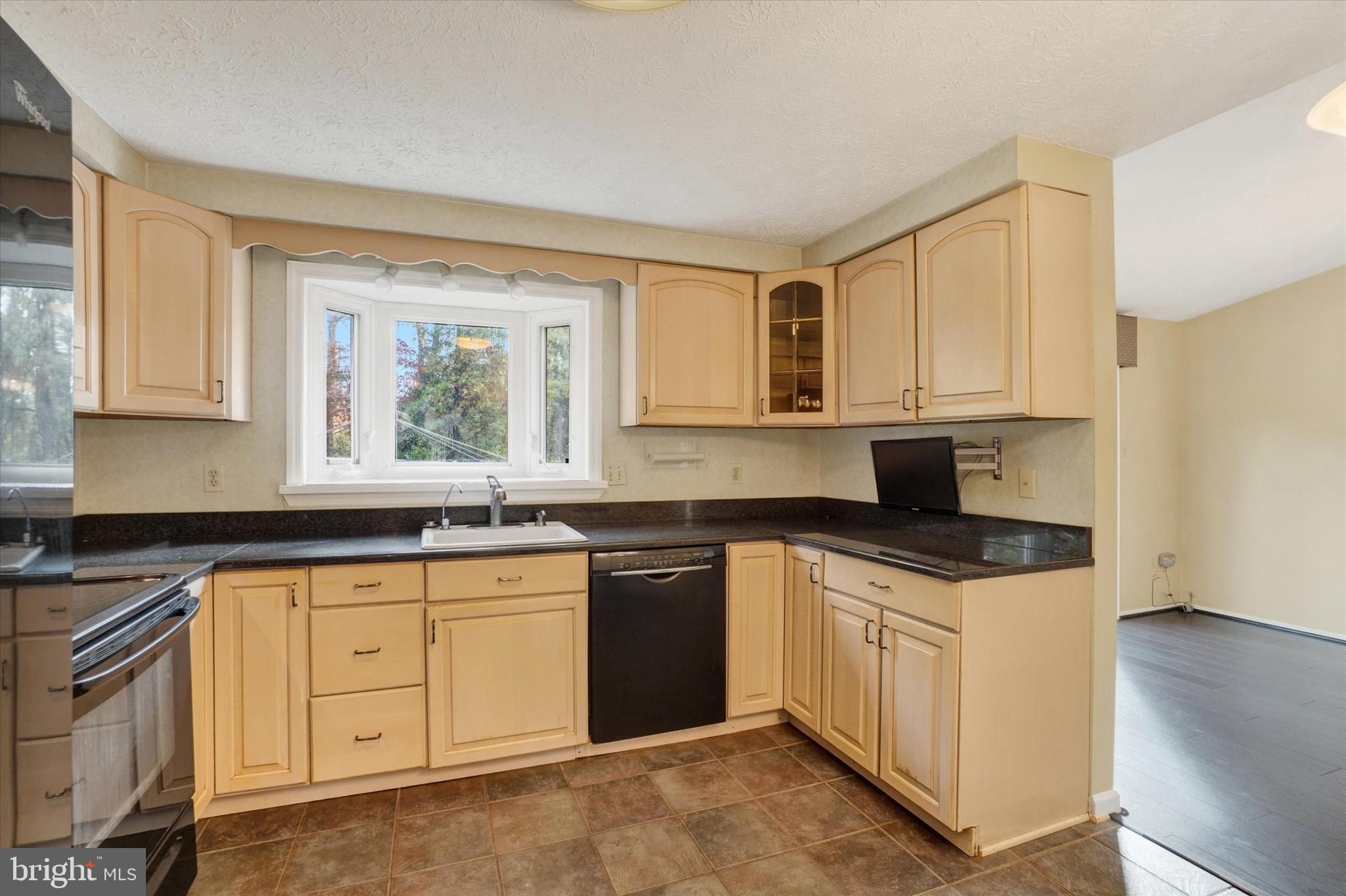 15801 Ensor Mill Road Sparks Glencoe, MD 21152 - Photo 24 of 31 A functional kitchen with granite counters...