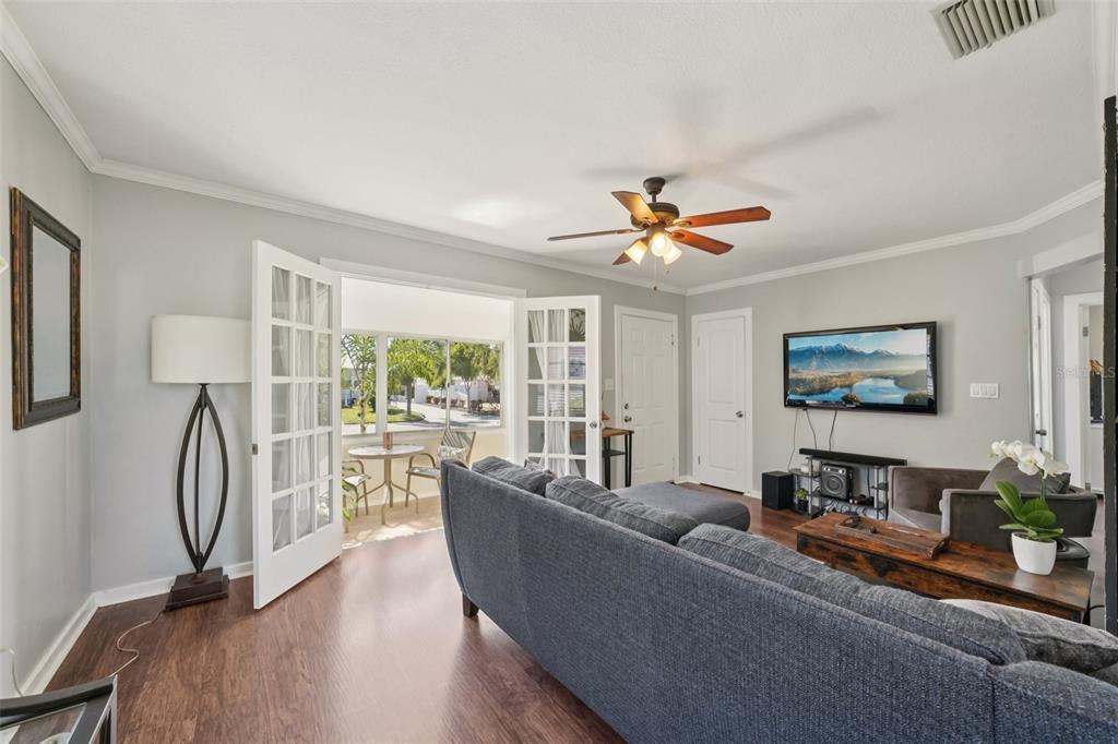 4809 33rd Avenue North St. Petersburg, FL 33713 - Photo 10 of 62 a living room with furniture and a large window