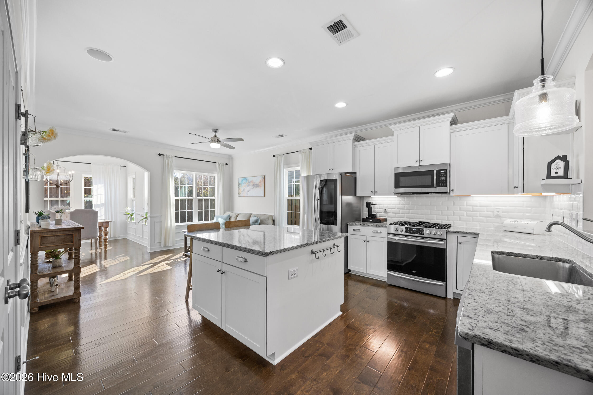 112 Collins Way Hampstead, NC 28443 - Photo 7 of 53 14_kicthen