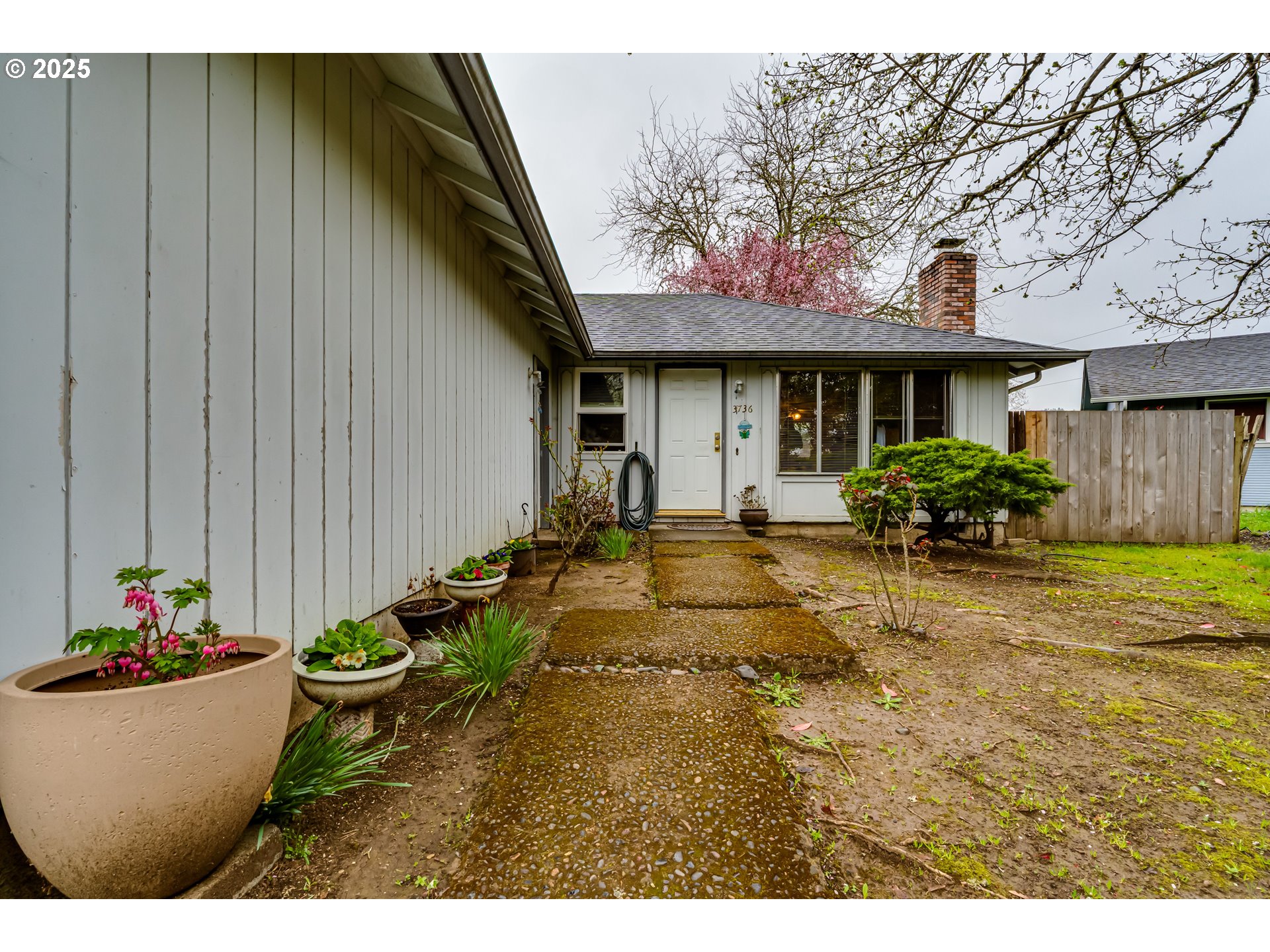 3736 Peppertree Drive Eugene, OR 97402 - Photo 2 of 16