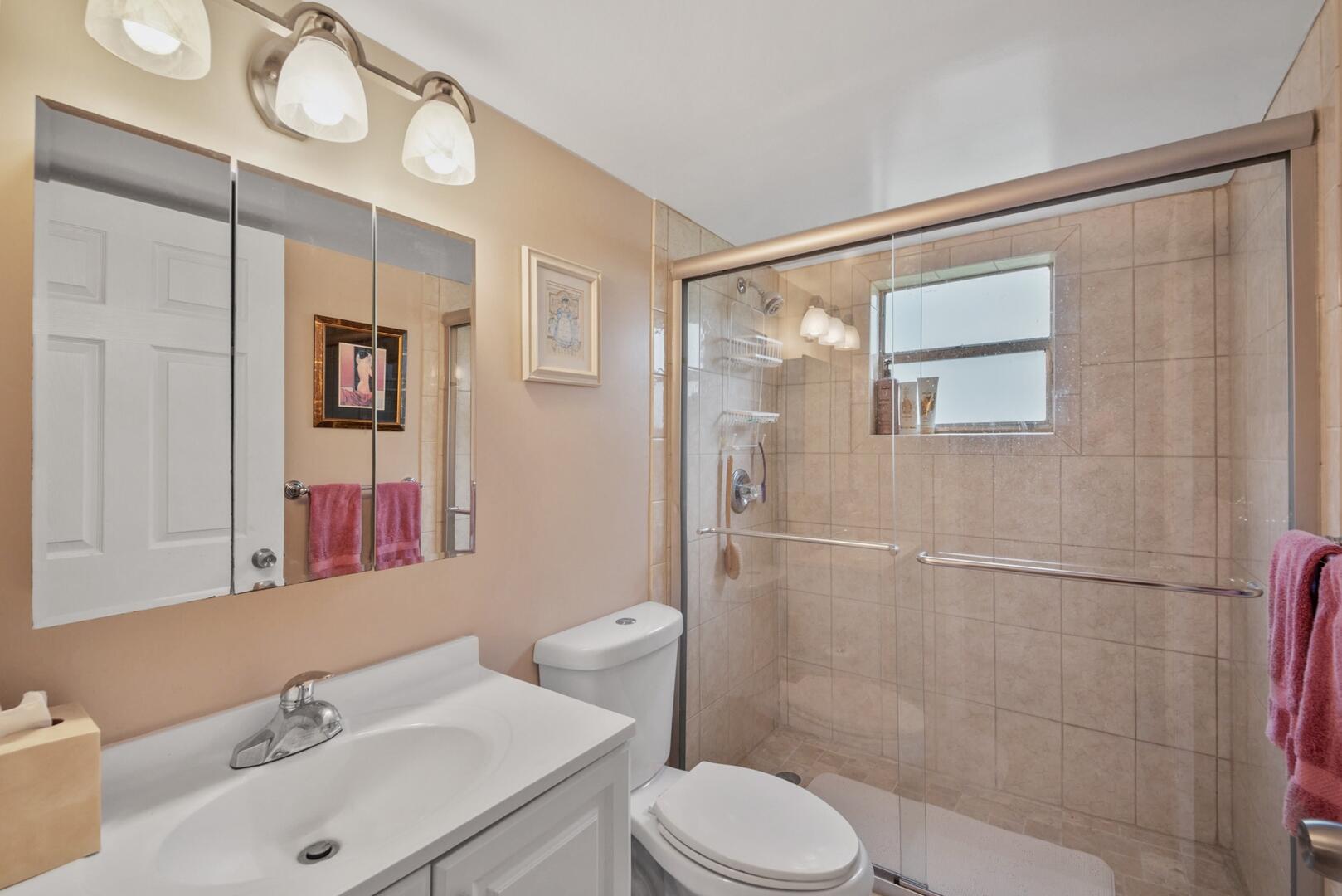 677 Normandy Lane Delray Beach, FL 33484 - Photo 10 of 18 Bathroom
