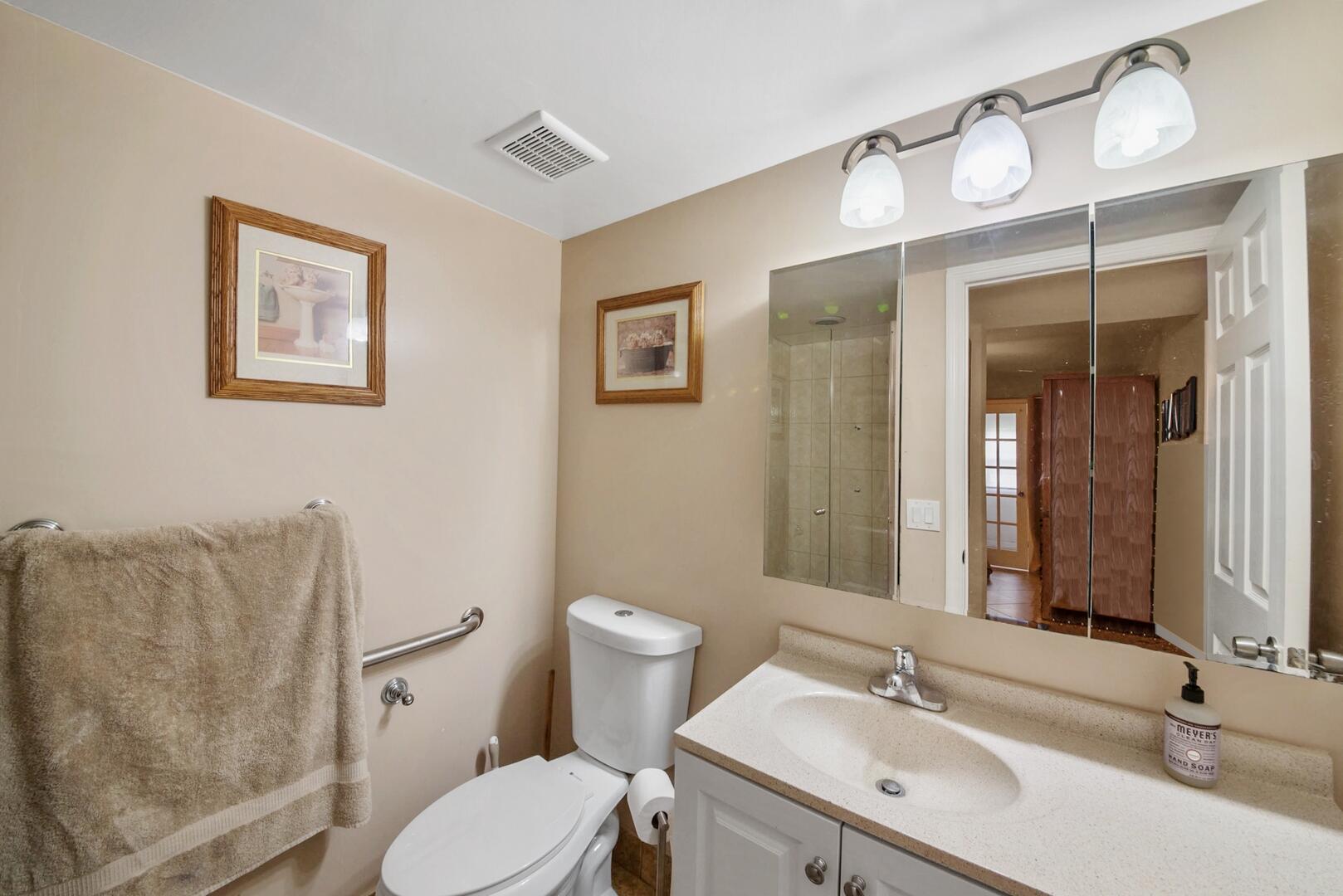 677 Normandy Lane Delray Beach, FL 33484 - Photo 8 of 18 Bathroom