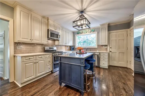 $725,000 | 634 Greenway Terrace, Kansas City, MO 64113