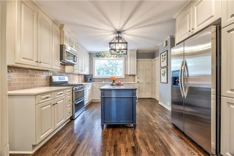 $725,000 | 634 Greenway Terrace, Kansas City, MO 64113