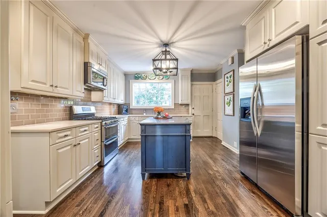 $725,000 | 634 Greenway Terrace, Kansas City, MO 64113