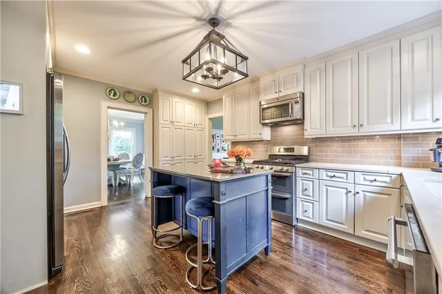 $725,000 | 634 Greenway Terrace, Kansas City, MO 64113