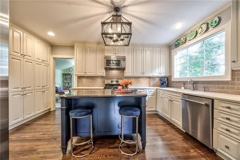 $725,000 | 634 Greenway Terrace, Kansas City, MO 64113