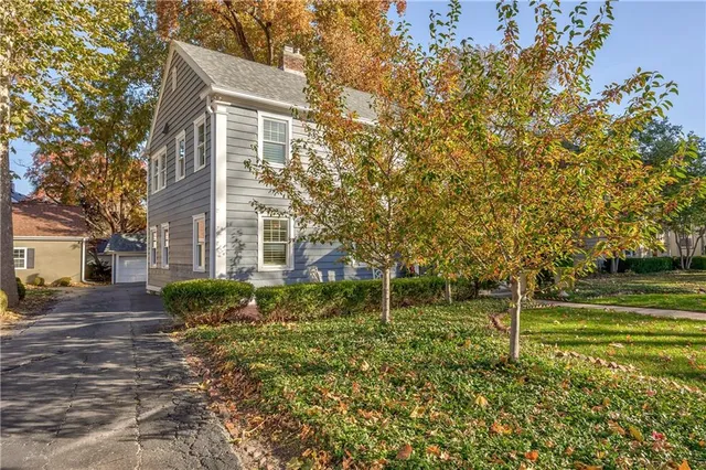 $725,000 | 634 Greenway Terrace, Kansas City, MO 64113