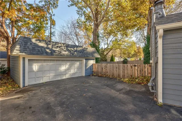 $725,000 | 634 Greenway Terrace, Kansas City, MO 64113