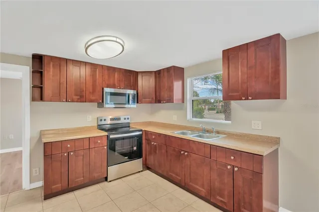 $425,000 | 559 Norfolk Street, Dunedin, FL 34698