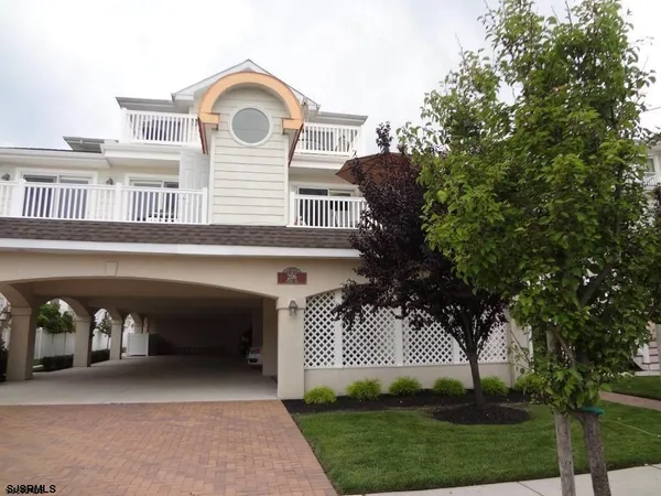 $2,150 | 206 North Adams Avenue, Unit 1, Margate City, NJ 08402