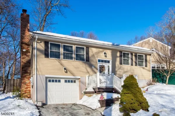 $499,000 | 26 Ridgedale Road, Lake Hopatcong, NJ 07849