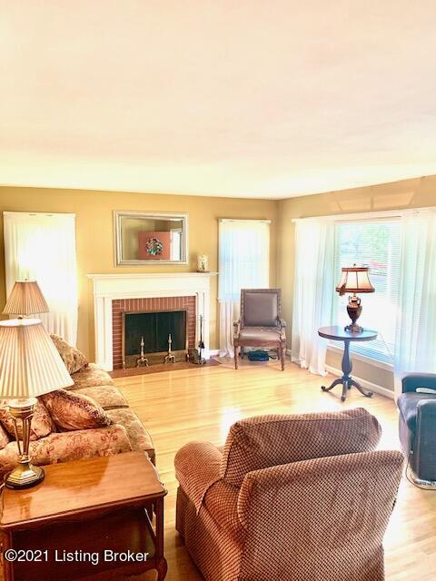 209 Bramton Road Louisville, KY 40207 - Photo 2 of 39 living room